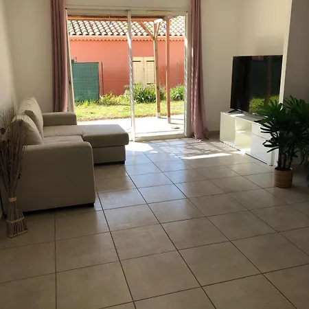 Charmante Maison Avec Parking * 蒙特利马尔